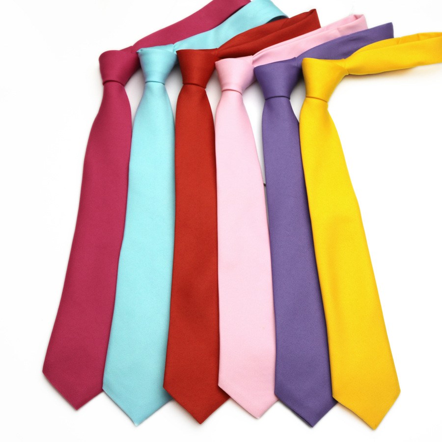 Nouvelle cravate unie faite à  - Office Tech Accessories avis et prix
